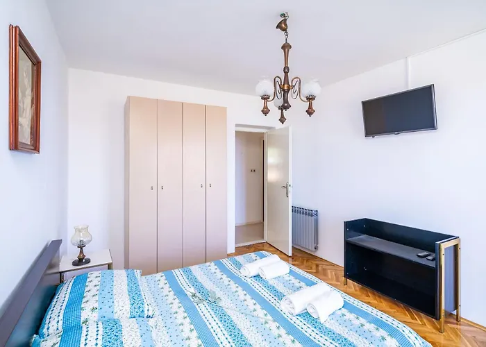 Apartments & Rooms Stella