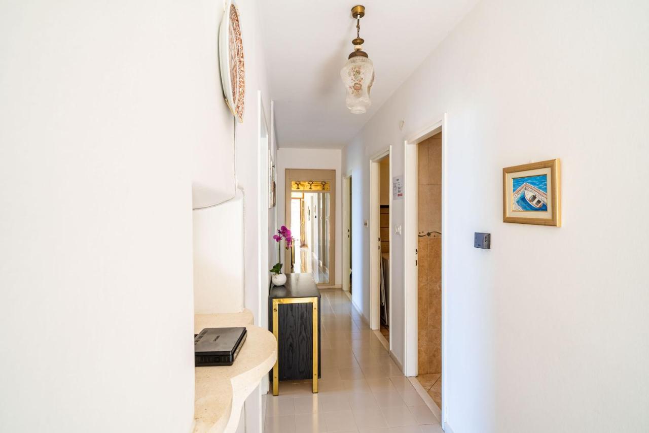 Apartment & Stella *
